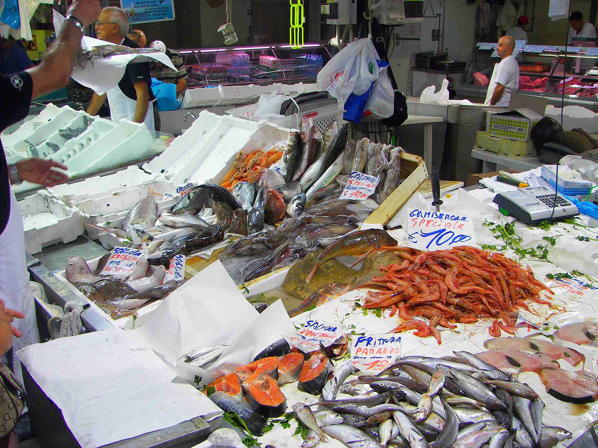 4 · Mercato comunale · Piazza Fratti
